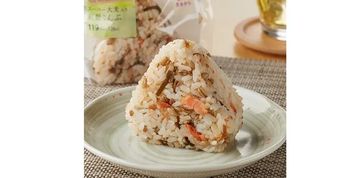 スーパー大麦 紅鮭こんぶ【ファミリーマート】