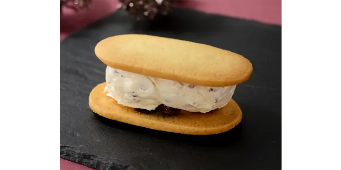 Uchi Cafe Specialite 密醇バターサンドラムレーズン【ローソン】