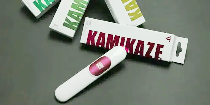 ファミマおすすめ人気使い捨て電子タバコ1種類目：SV×KAMIKAZE(カミカゼ)