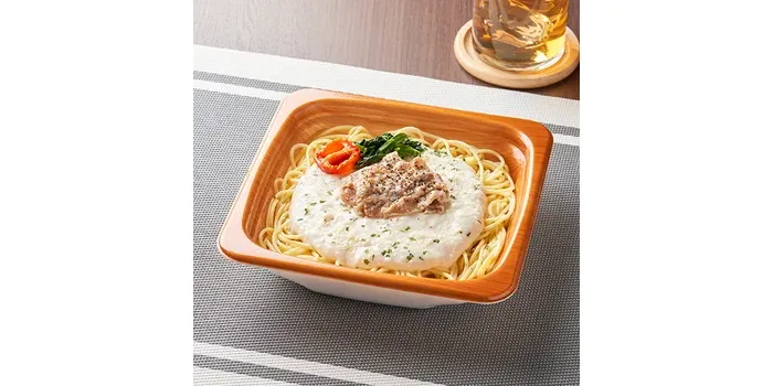イベリコ豚をのせたクリームパスタ